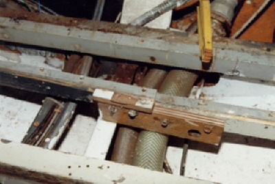 Bodenwrange Motorraum